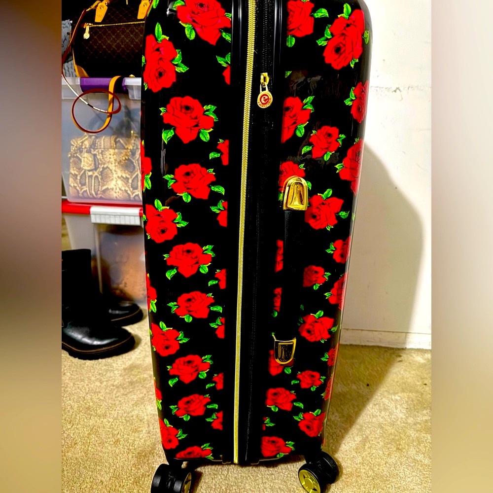 Betsey Johnson roses suitcase New - Picture 4 of 10